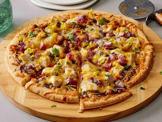 BBQ Soslu Tavuklu Pizza von Simay Hotel