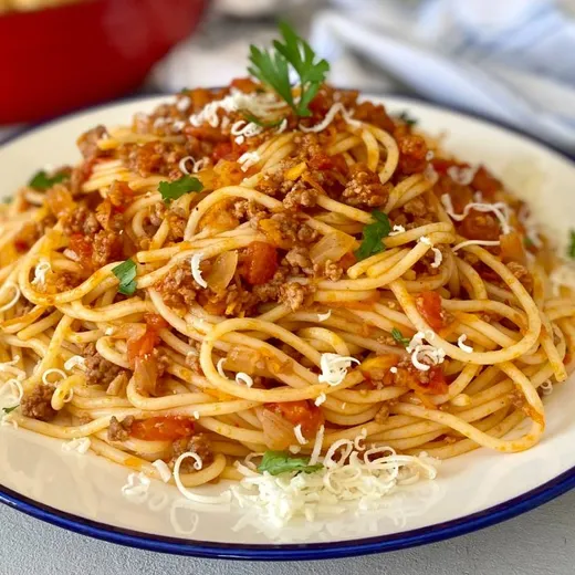 Bolonoz Soslu Penne von Simay Hotel